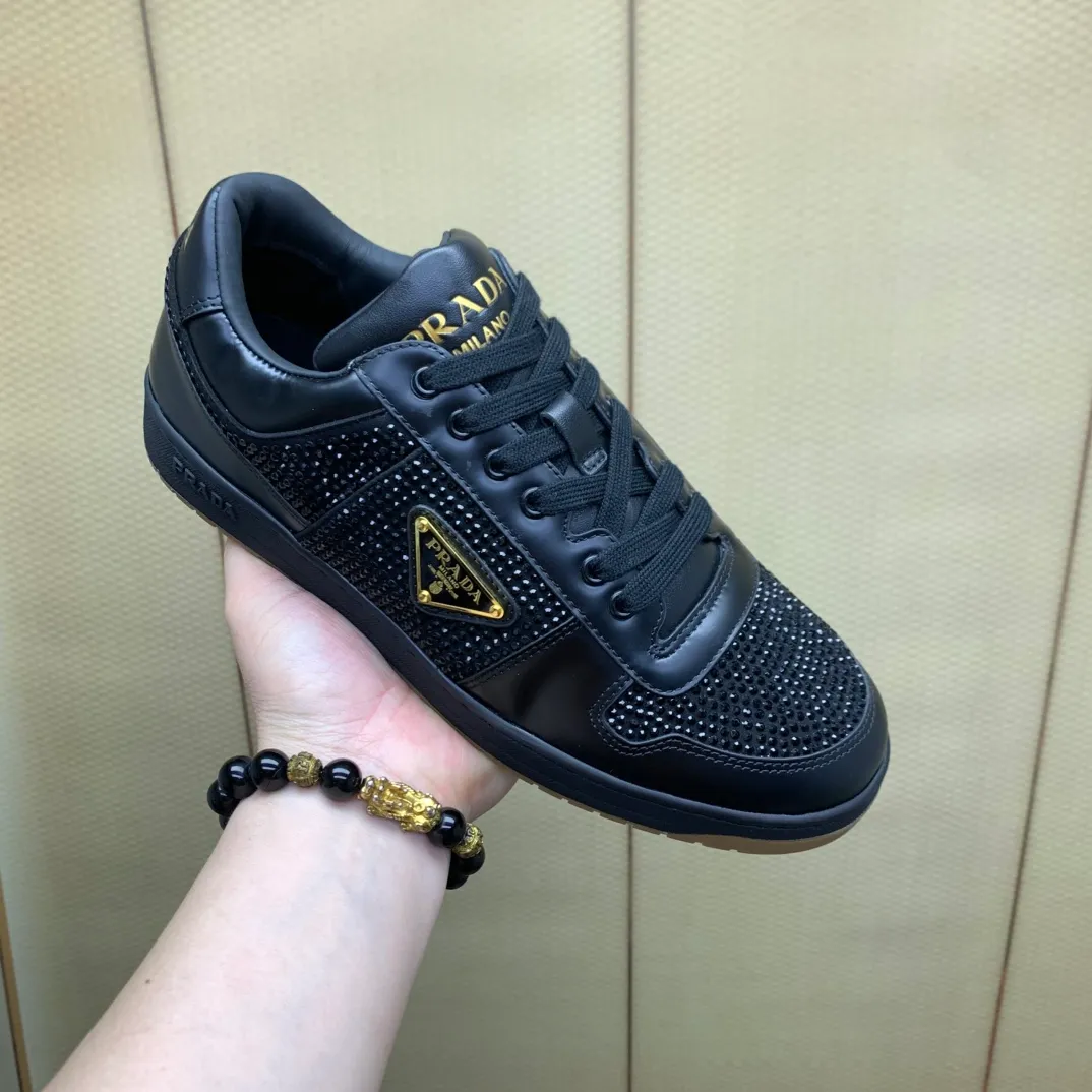💰680.巜PRADA》Prada: Top 🔝purchasing agent🔍🔍The latest men’s counters are on sale simultaneously, high-quality original calfskin imported from Italy 🇮🇹. Brand logo* (prominent·high-end·noble·class·) exquisite workmanship (imported from Italy🇮🇹 Sole: Original sole provided by the original factory, ⚠️exclusive double-layer activity, TPR rubber, combination outsole; super comfortable, wear-resistant, non-slip, environmentally friendly🌳🌳🌳, real shot🎬The real thing is more beautiful🔍🔍 (high quality, follow the order) code number 38 to 44 (.45 customized)